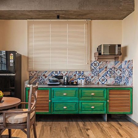 Bougainvilla Apartment Сурат Екстериор снимка