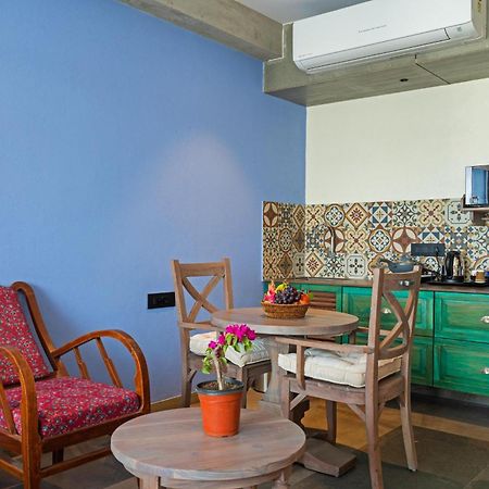 Bougainvilla Apartment Сурат Екстериор снимка