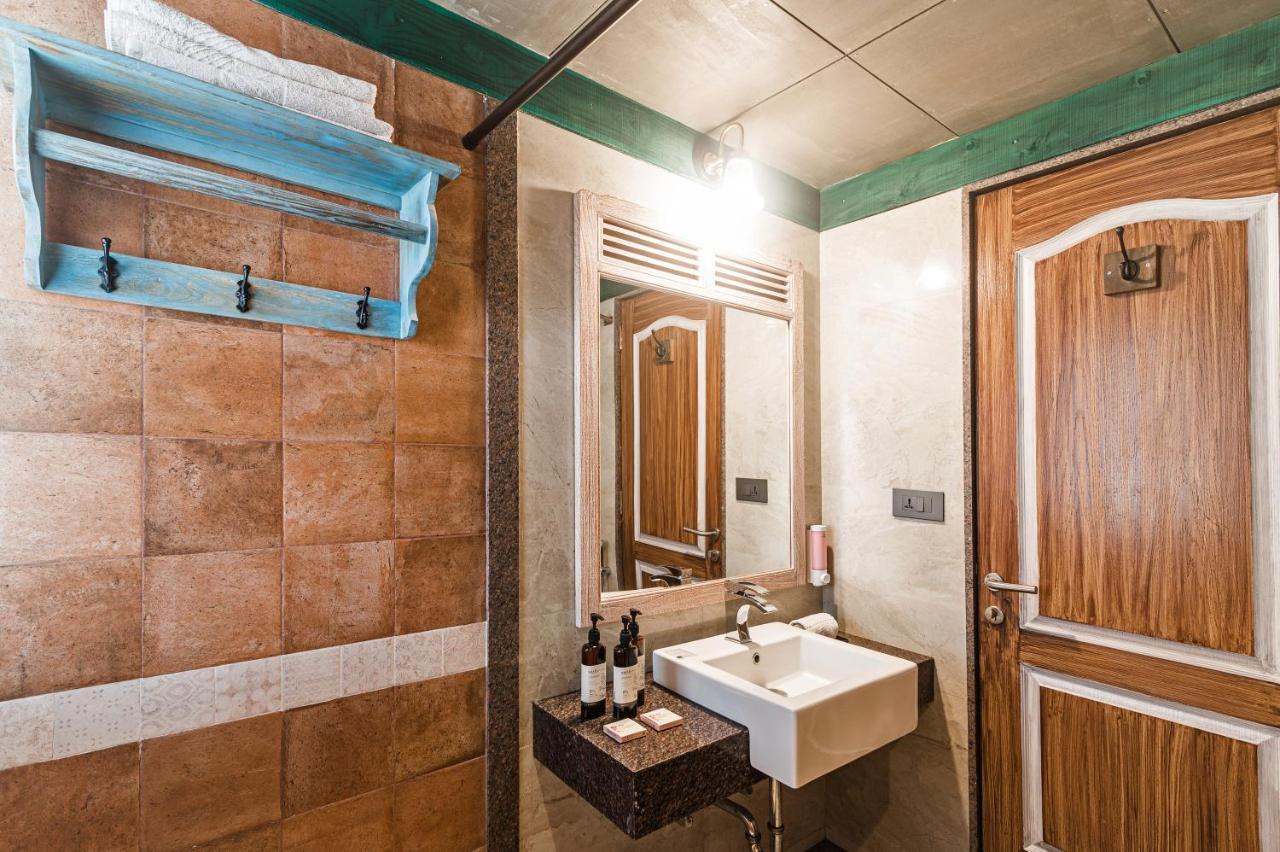 Bougainvilla Apartment Сурат Екстериор снимка