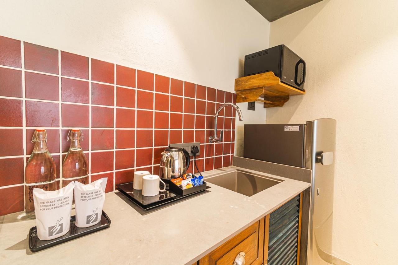 Bougainvilla Apartment Сурат Екстериор снимка