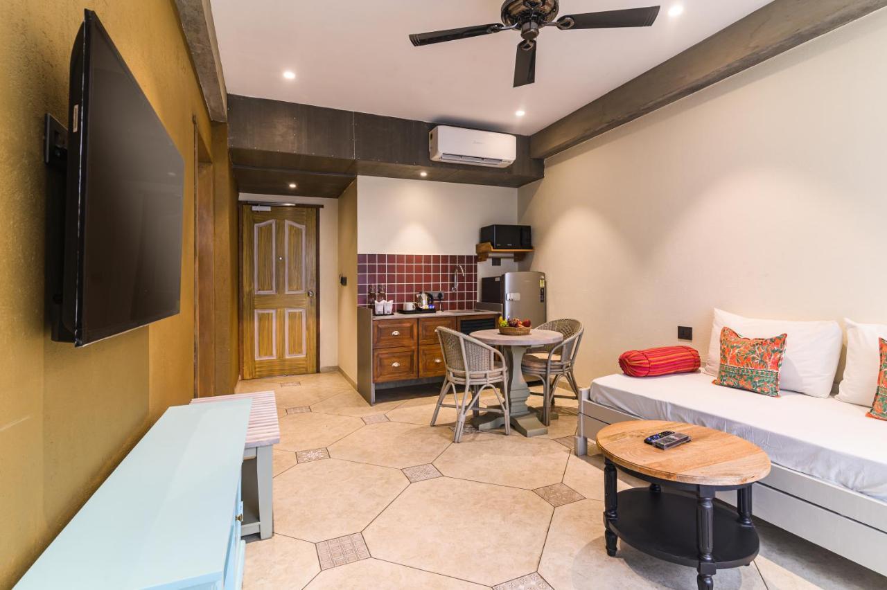 Bougainvilla Apartment Сурат Екстериор снимка