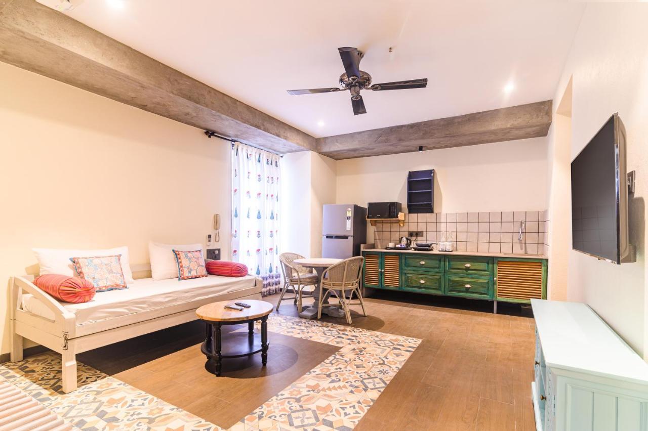 Bougainvilla Apartment Сурат Екстериор снимка