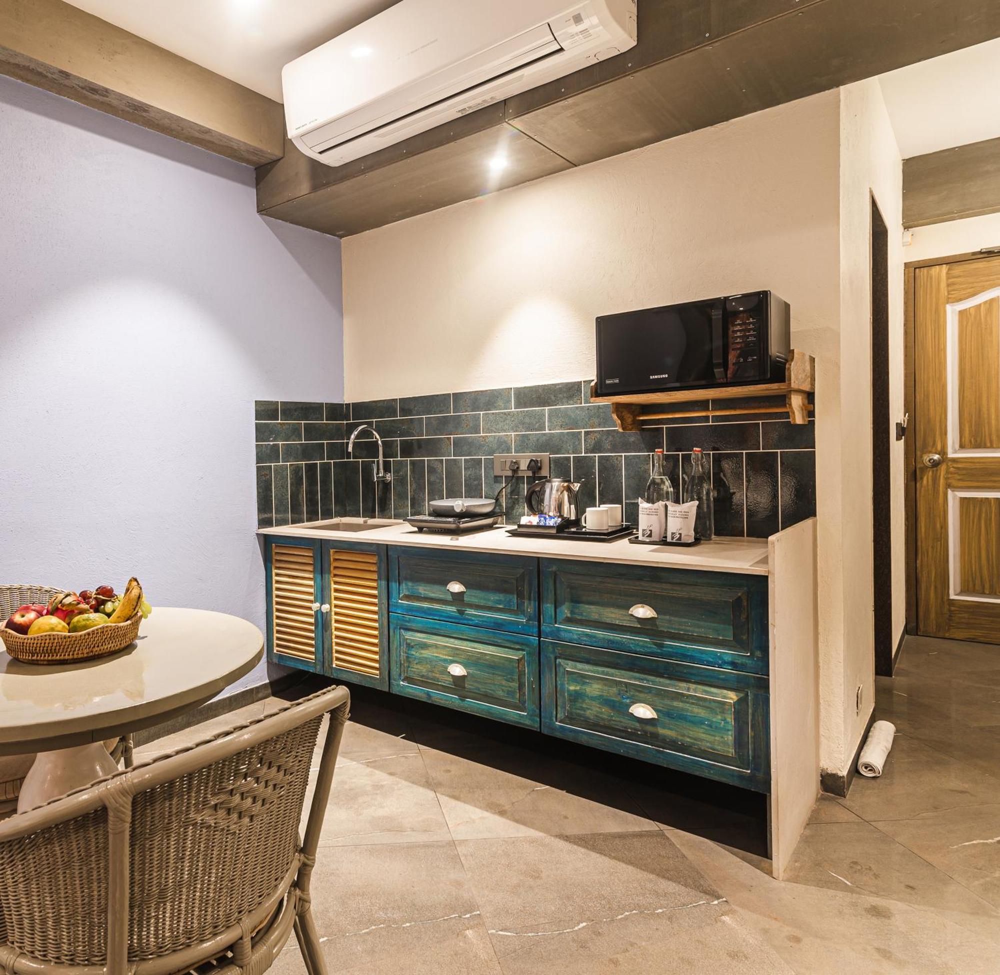 Bougainvilla Apartment Сурат Екстериор снимка