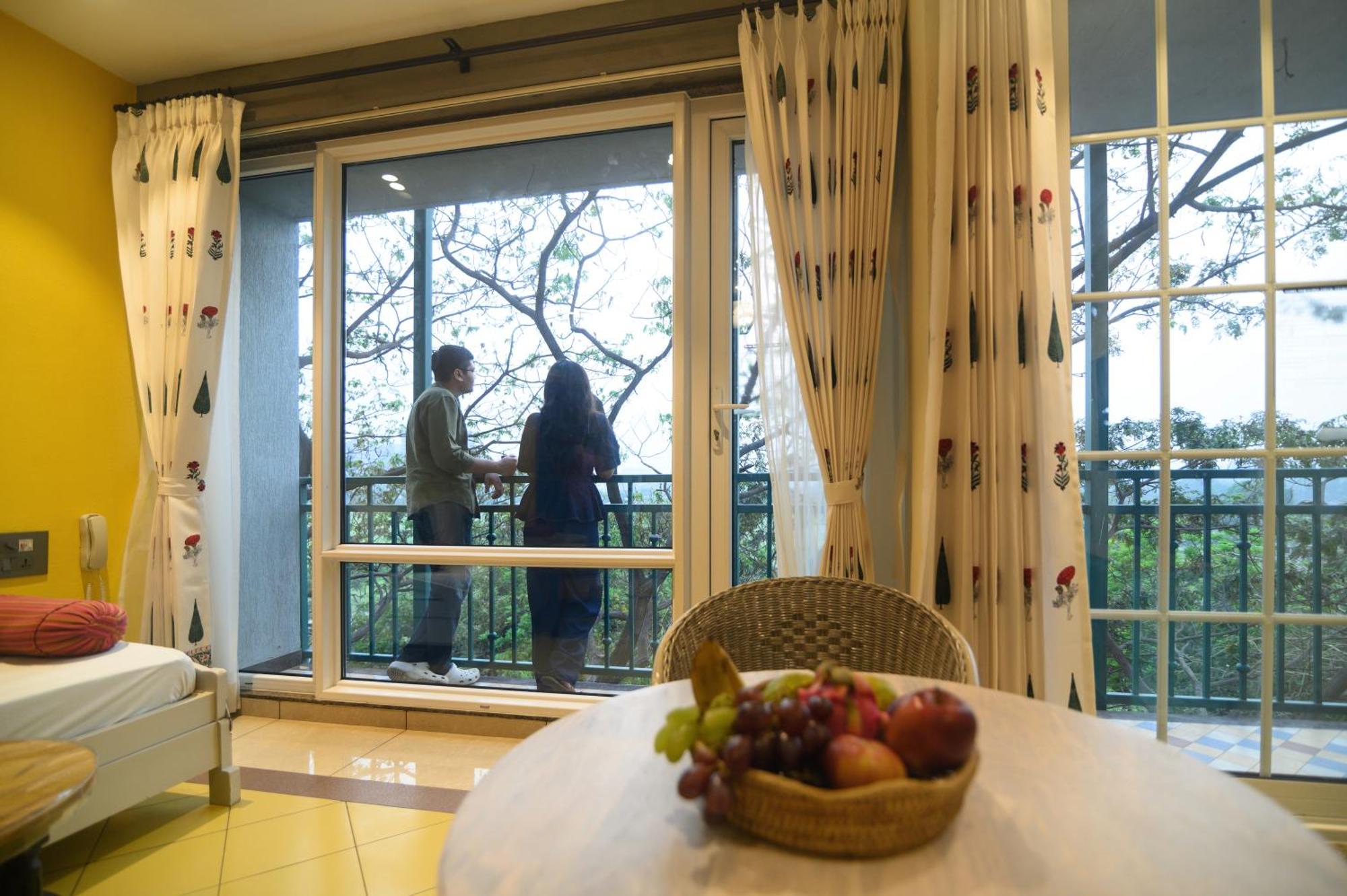 Bougainvilla Apartment Сурат Екстериор снимка