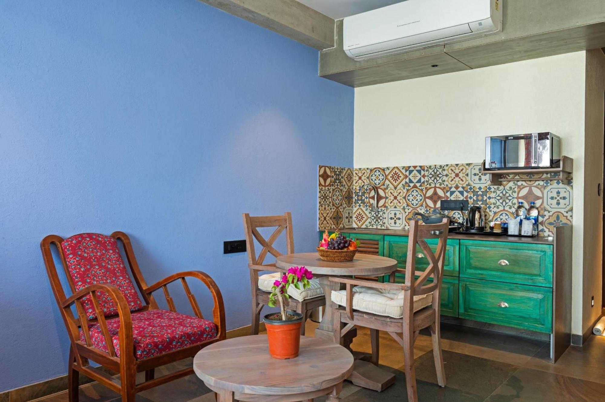 Bougainvilla Apartment Сурат Екстериор снимка